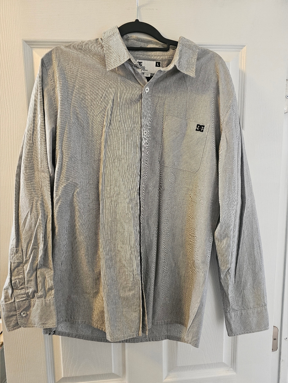 DC Men’s Light Gray Casual Button-Down Shirt